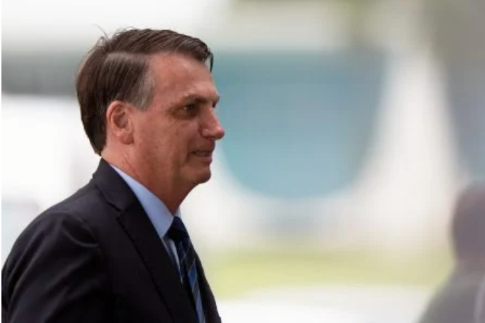 Bolsonaro: “Antes tentavam nos roubar com armas, agora é com canetas”