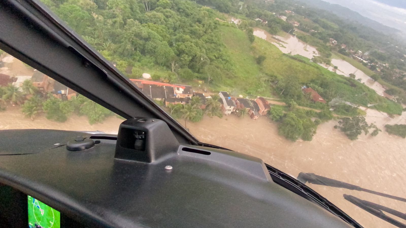 Governo do RN envia helicóptero e bombeiros para ajudar nas buscas na Bahia