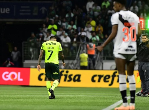 Craque do Palmeiras rompe ligamento do joelho e não joga mais este ano