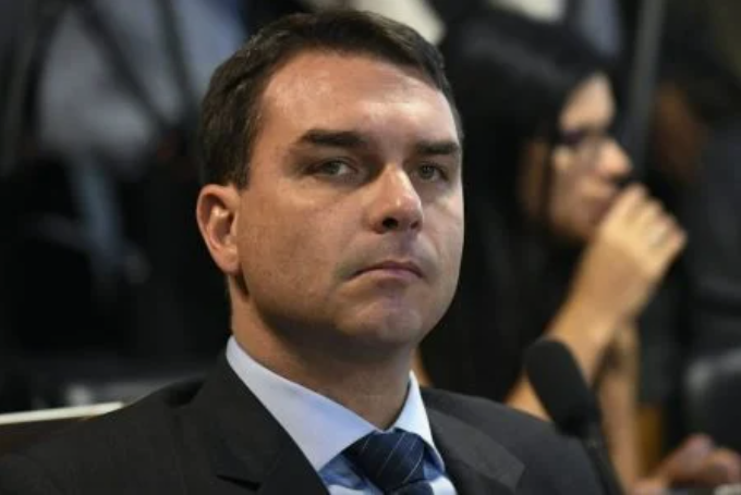 “Rachadinhas”: Justiça arquiva denúncia contra Flávio Bolsonaro