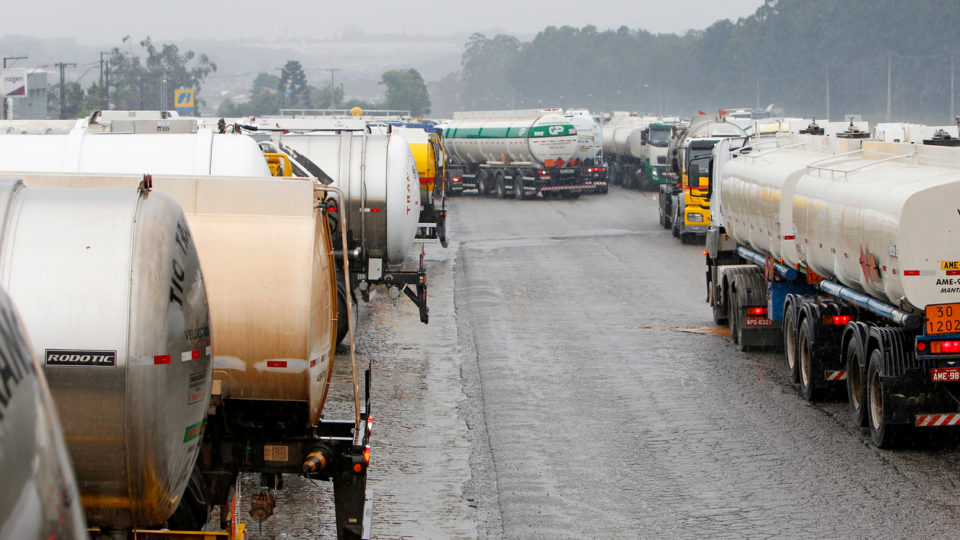 ANP: Após aumento da Petrobras, diesel sobe e preço médio chega a R$ 6,84