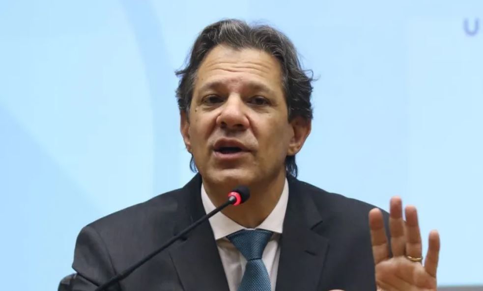 Propostas para fim do rotativo não podem comprometer sistema de vendas no Brasil, diz Haddad