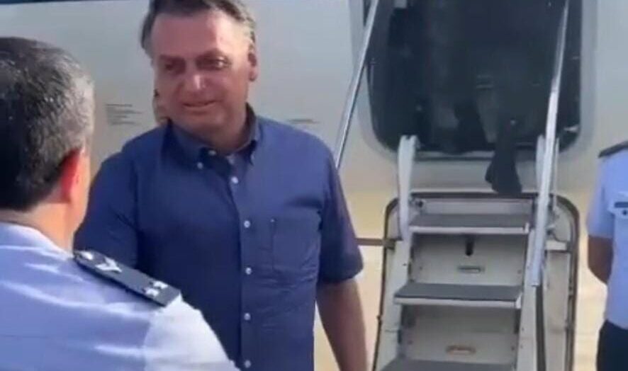 [VÍDEO] Veja o momento da chegada de Bolsonaro no RN