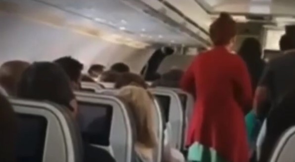 Passageiro se recusa a usar máscara e piloto retorna com avião para expulsá-lo
