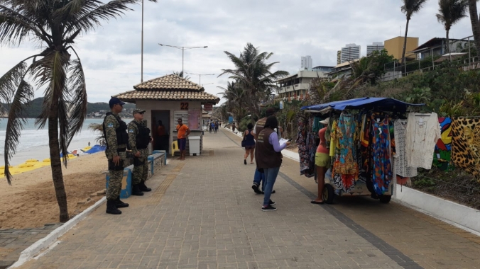 Semurb intensifica fiscalização em áreas turísticas contra estabelecimentos irregulares