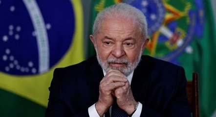 Lula proíbe uso de celular no gabinete e em reuniões