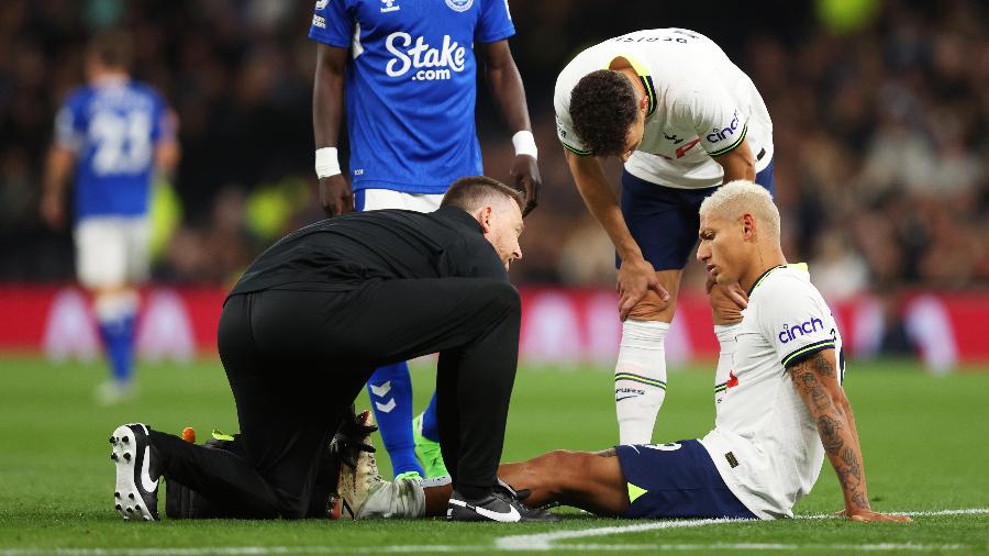Lesão de Richarlison é leve e não preocupa para a Copa, diz treinador do Tottenham