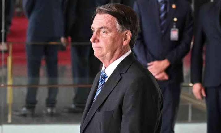 PF apura se Bolsonaro fraudou cartão de vacina da covid antes de ir aos EUA