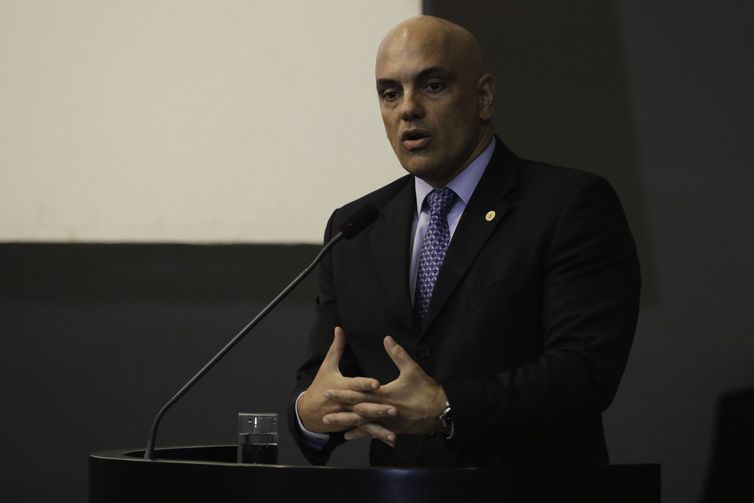 Moraes determina quebra do sigilo de imagens de vandalismo no Planalto