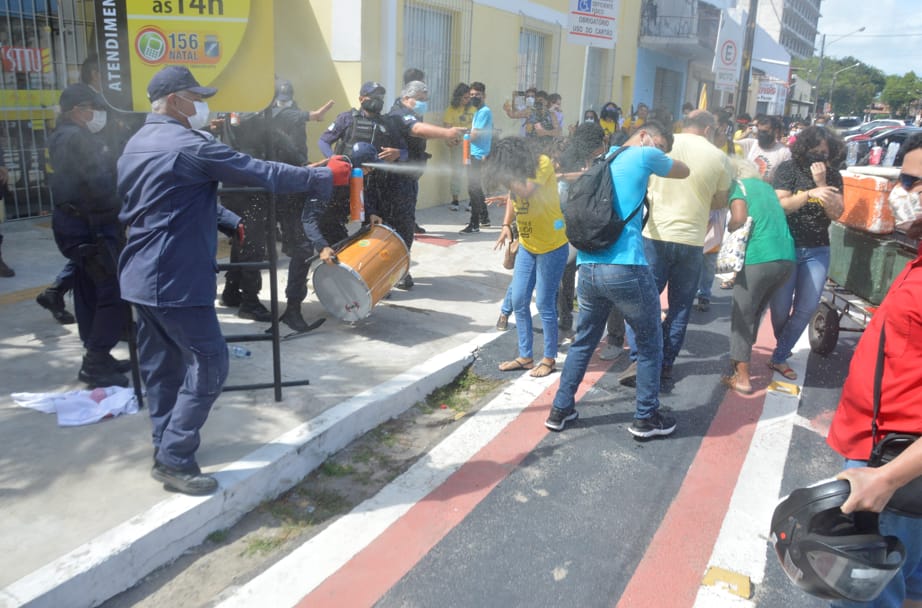 [FOTOS] Estudantes e guardas municipais entram em confronto durante protesto pela gratuidade do circular