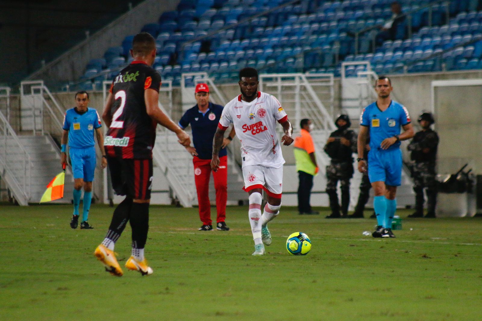 O América não consegue vencer o São Paulo Crystal, uma equipe que não veio para jogar