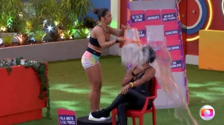 Participante é expulsa do BBB 22 após agredir adversária com um balde