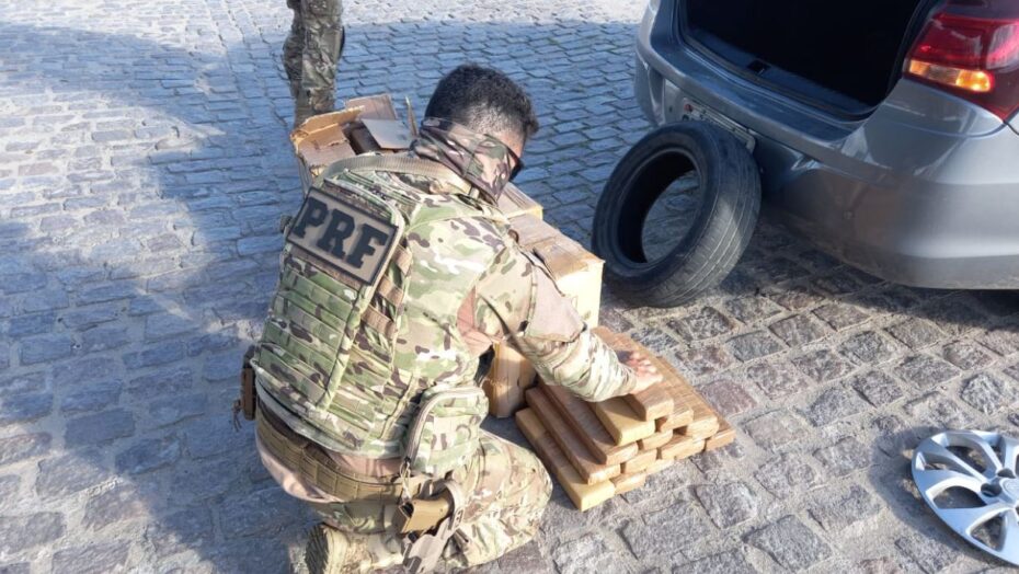 PRF e Deicor apreendem 106 kg de maconha em Canguaretama