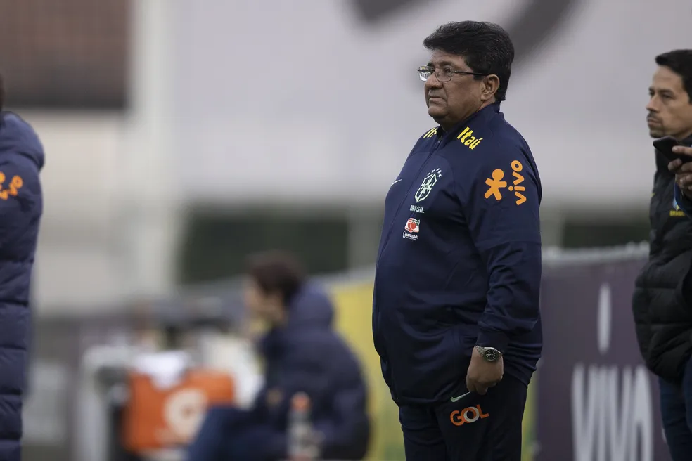 Representante da CBF nega procura por Mano Menezes e quer evitar tema até fim da Copa