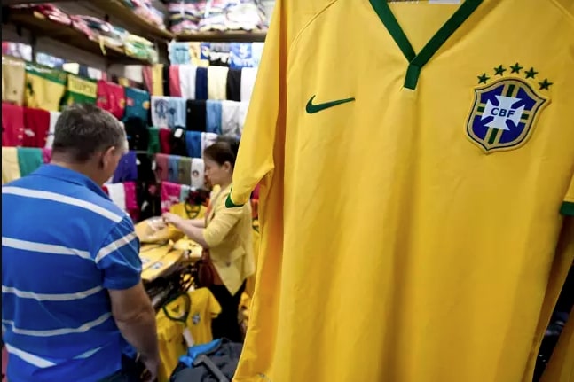 Camisas e bebidas: Natalense pretende gastar R$ 144 em compras para a Copa