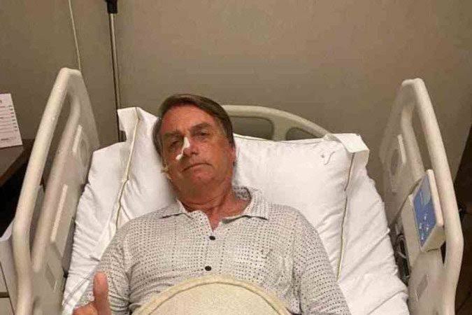 Com "fortes dores abdominais", Jair Bolsonaro é internado às pressas nos EUA