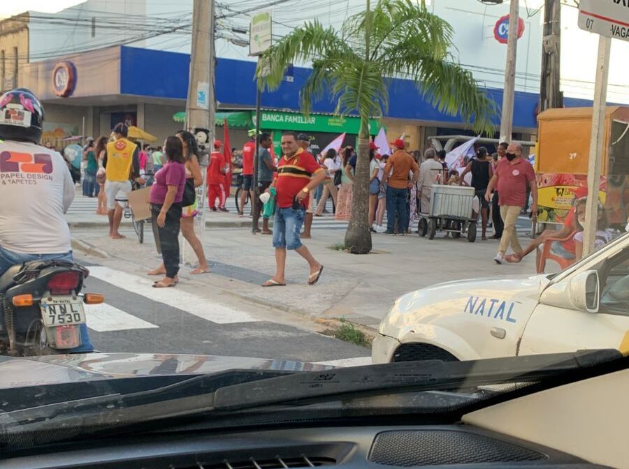 [VÍDEO] Manifestantes do MST engarrafam Rio Branco; Durante protesto, grupo passa gritando "mito" e tumultua