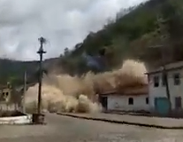 [VIDEO] Imagens mostram momento que morro desaba e atinge casarões em Ouro Preto