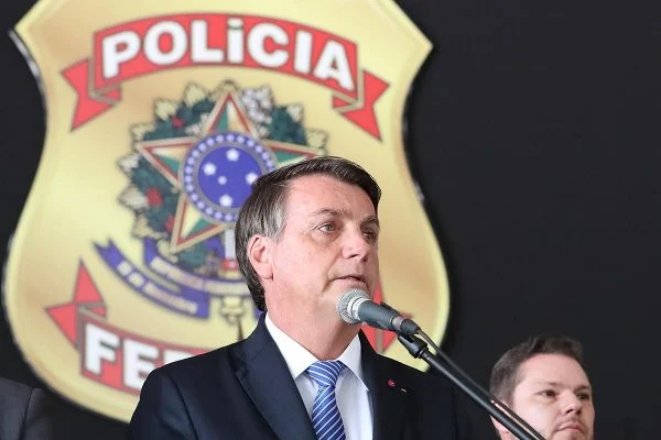 Bolsonaro assina MP para viabilizar criação de plano de saúde da PF