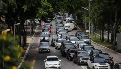 Água no radiador, dirigir na reserva: veja hábitos que detonam o seu carro