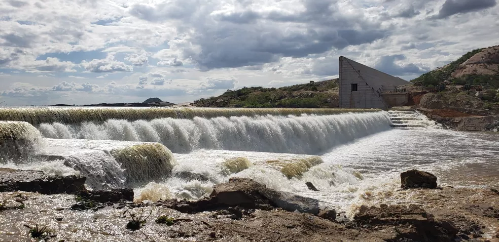 Caern restabelece abastecimento de água em Jucurutu após 'sangria' em Barragem de Oiticica