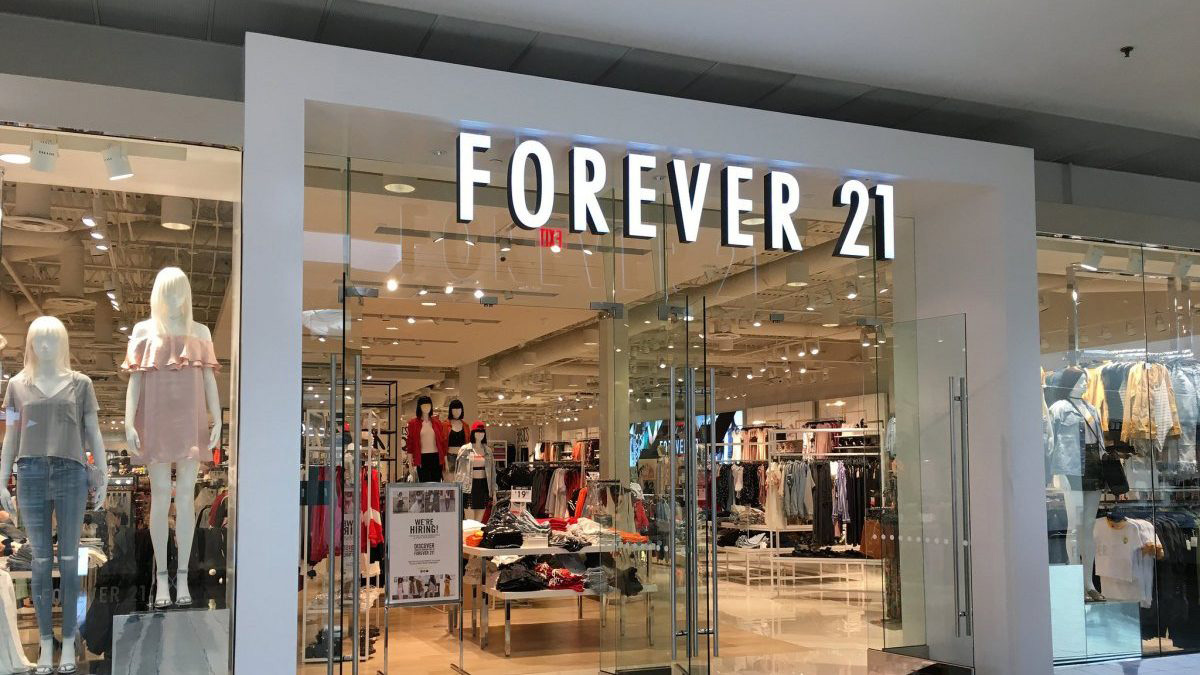 Forever 21 tem data marcada para fechar lojas no Brasil e faz queima de estoque com descontos de até 50%