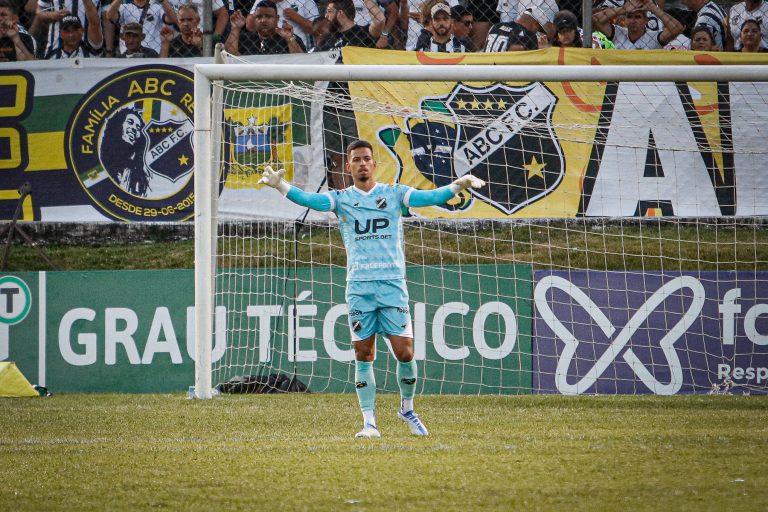 ABC confirma venda do goleiro Matheus Nogueira para clube de Portugal