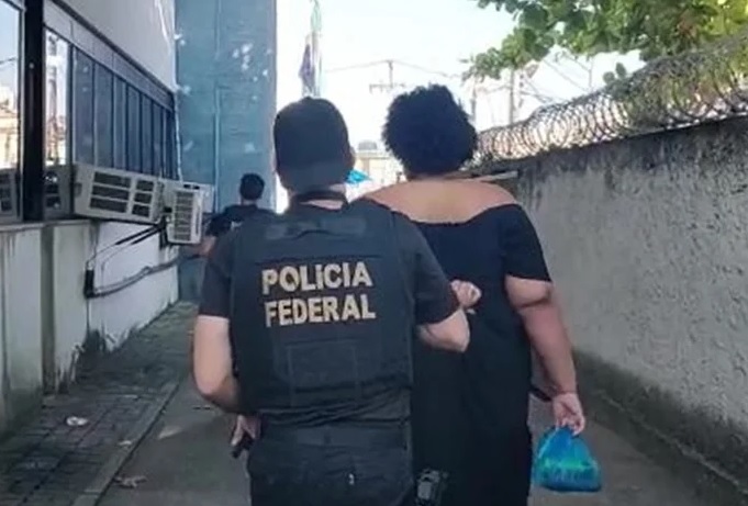 PF prende travesti por compartilhamento de pornografia infantil na web