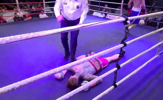 [VÍDEO] Youtuber tenta imitar Whindersson, mas é nocauteado por boxeador que nunca havia vencido uma luta