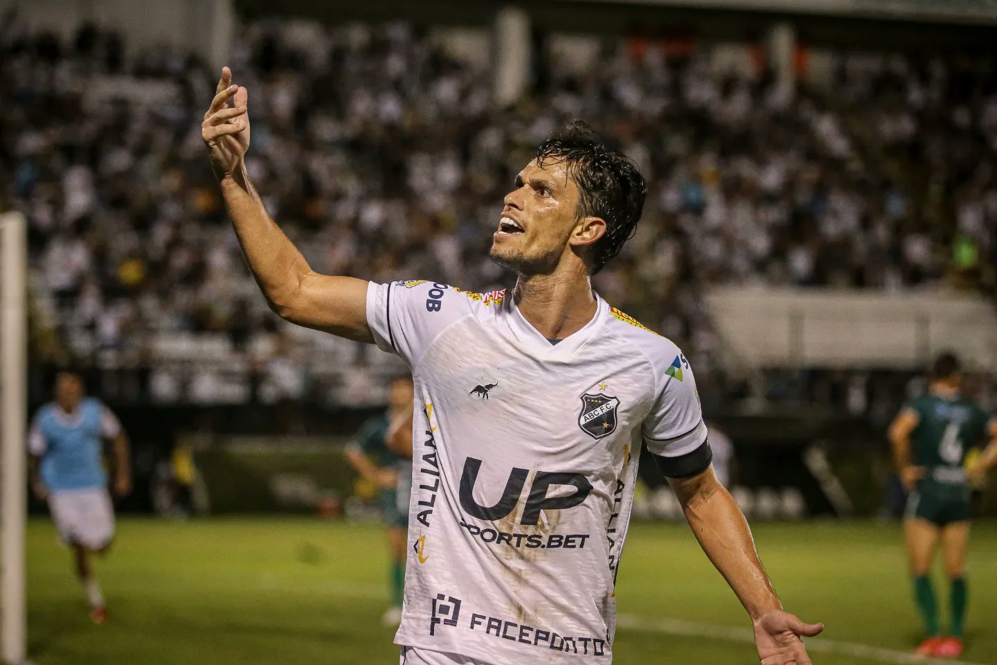 Atuações: Com dois gols e boa atuação, Henan foi o destaque da vitória do ABC