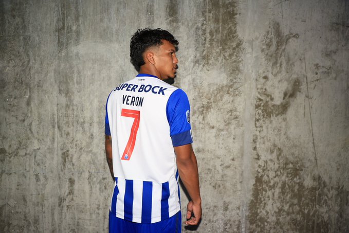 Gabriel Veron é anunciado pelo Porto e vestirá a camisa 7