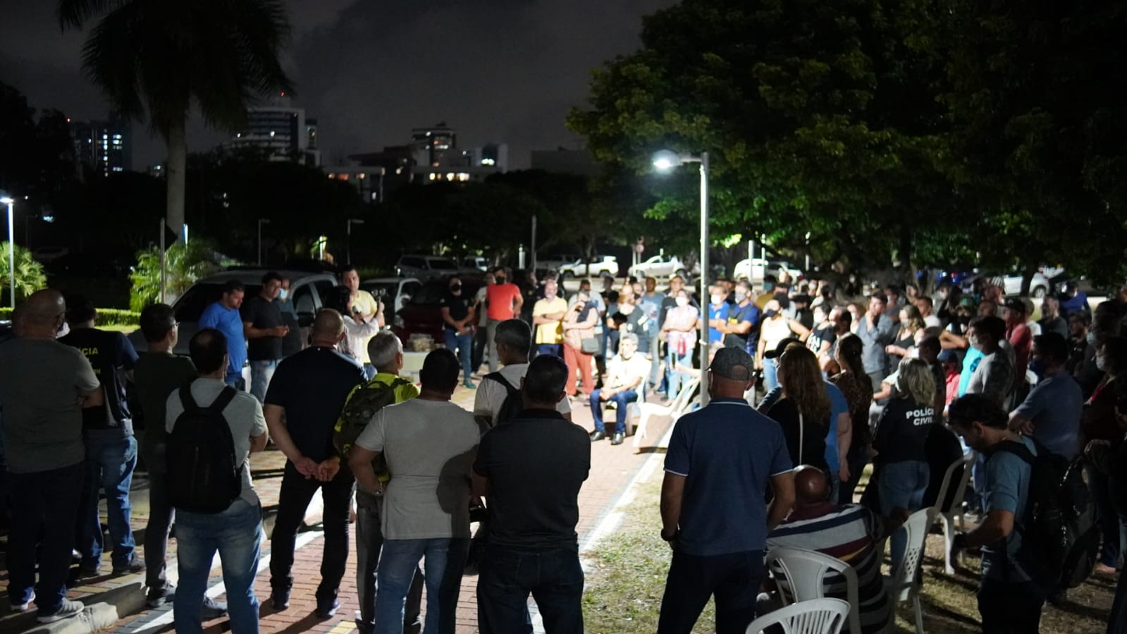 Policiais civis deixam Governadoria e decidem encerrar paralisação; Delegados acompanham