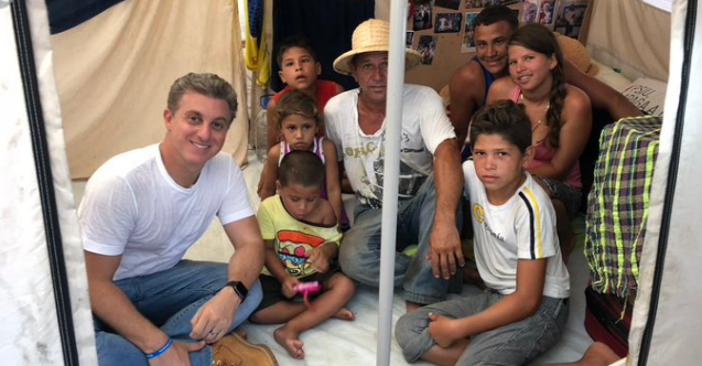 “Não é só uma narrativa”, diz Luciano Huck sobre ditadura venezuelana