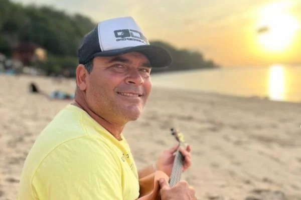 Surfista Márcio Freire morre após se acidentar em onda gigante