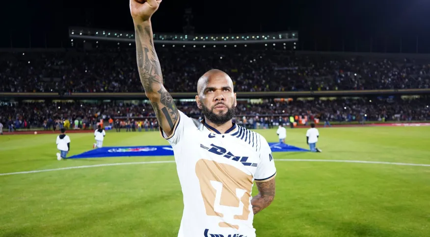 Pumas demite brasileiro Daniel Alves após prisão na Espanha