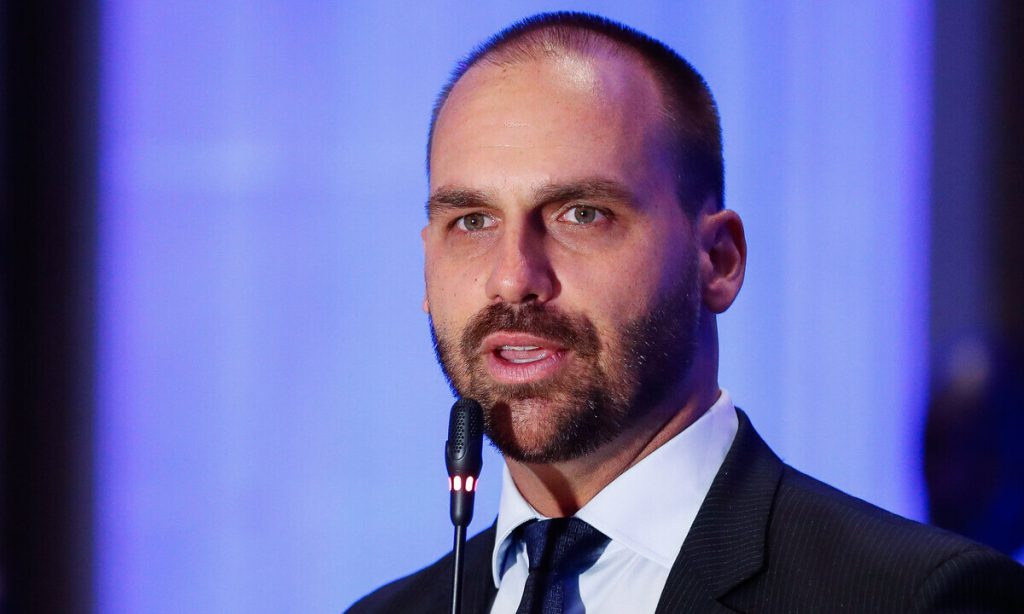 Eduardo Bolsonaro diz que é 'muito triste' Ucrânia não possuir armas nucleares