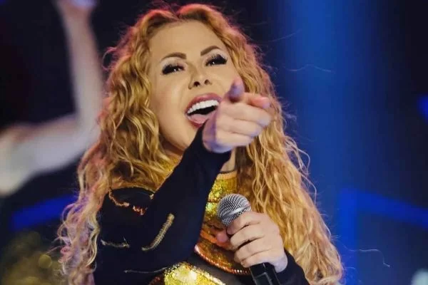 Joelma reaparece com o rosto inchado e causa preocupação nos fãs