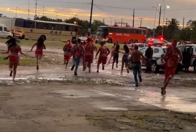 [VÍDEO] Veja imagens de confusão na Paraíba que fez América perder mando de campo em jogo decisivo