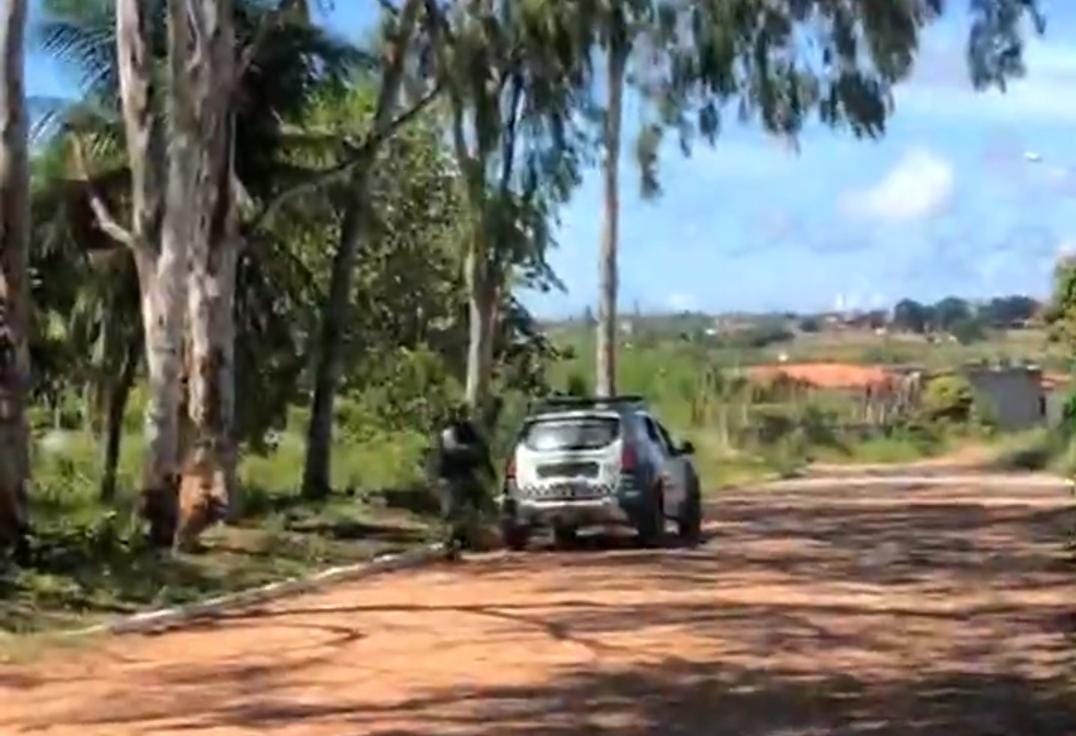 PM cerca área de mata onde homem que matou senhor na Prudente de Morais pode estar escondido