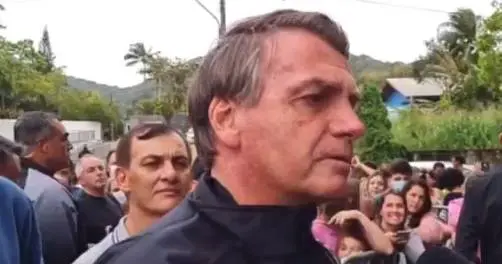 Bolsonaro é barrado em jogo do Santos e reclama de exigência de vacina contra a Covid