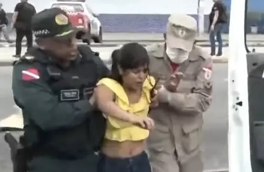 Mulher é liberada e assaltante se entrega após manter reféns por 17 horas