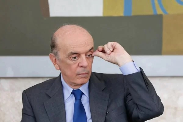 José Serra é internado em SP para cirurgia na coluna