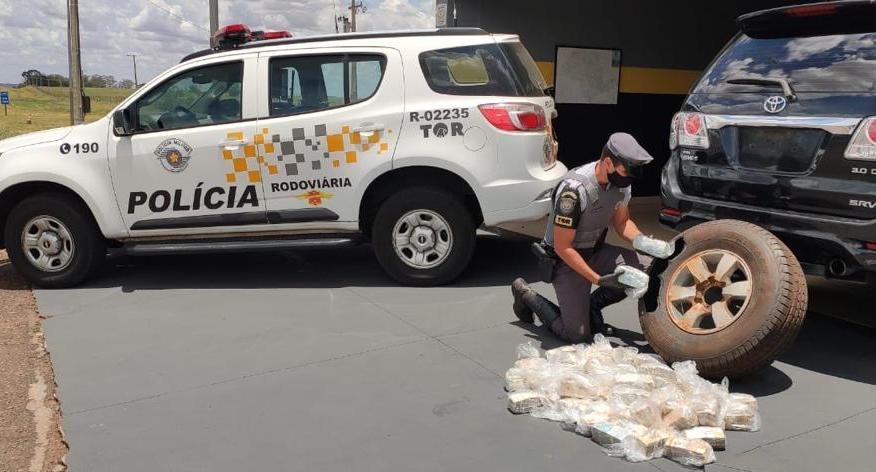 Polícia encontra quase R$ 1 milhão escondidos em pneu