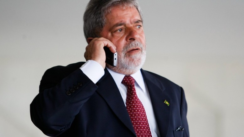 WhatsApp suspende contas do PT e restringe grupos de Lula