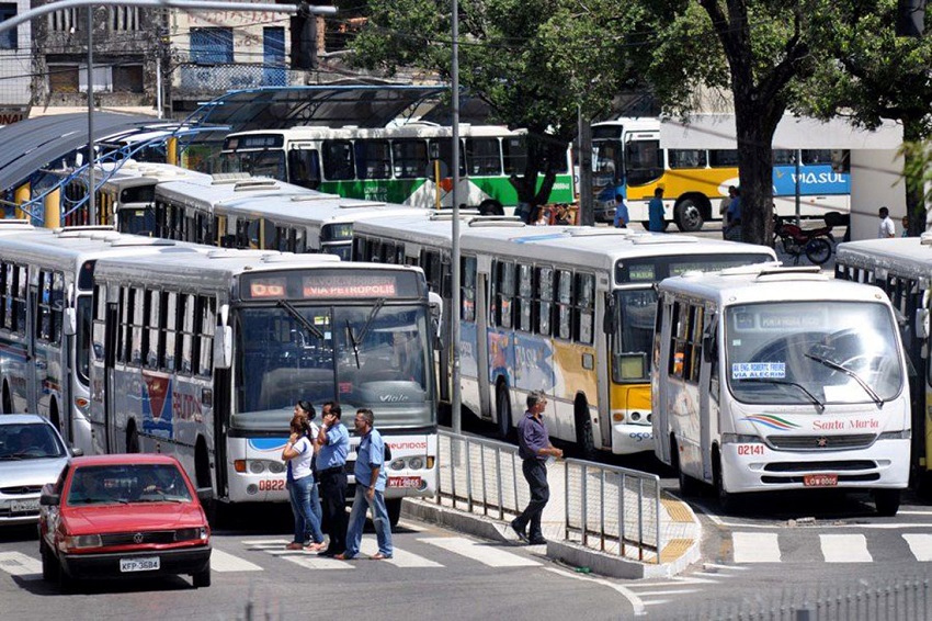 Comissão de Finanças da Câmara de Natal aprova isenção do ISS para ônibus