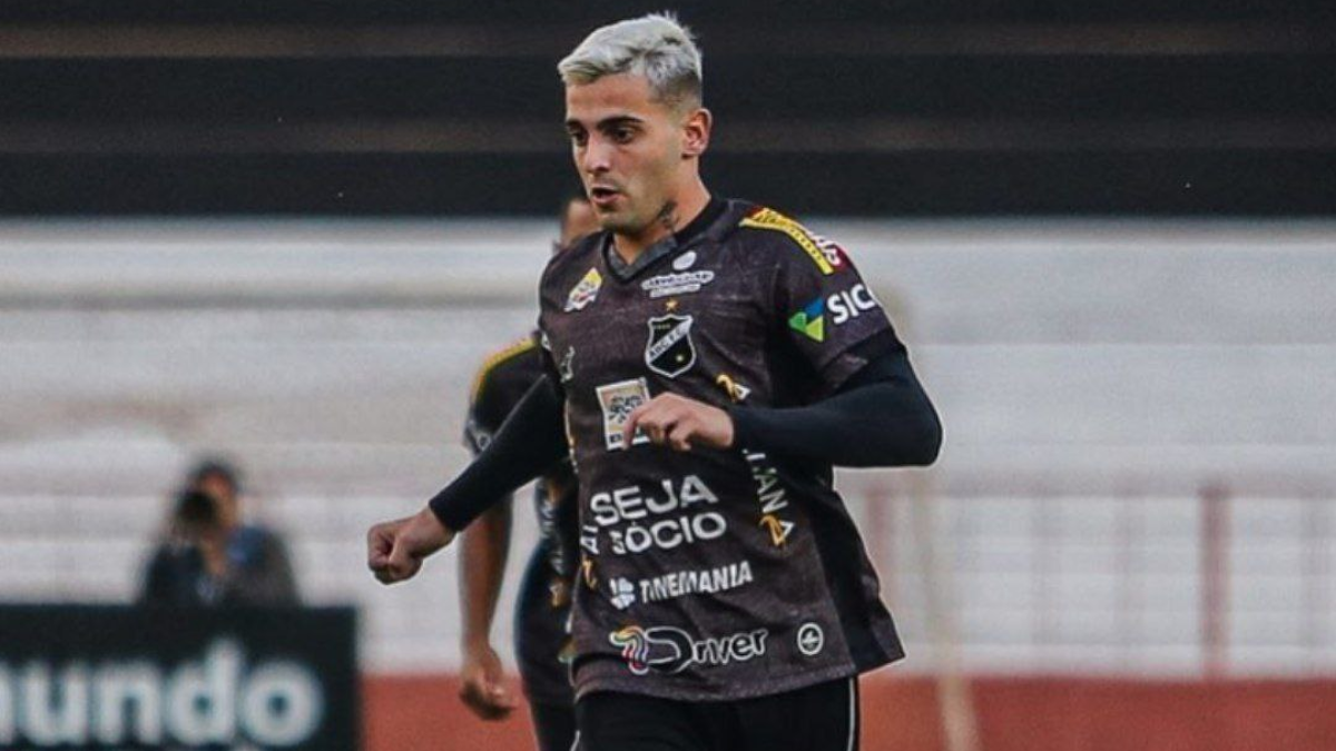 [VÍDEO] Ex-ABC, Kelvin faz golaço em estreia pelo novo clube