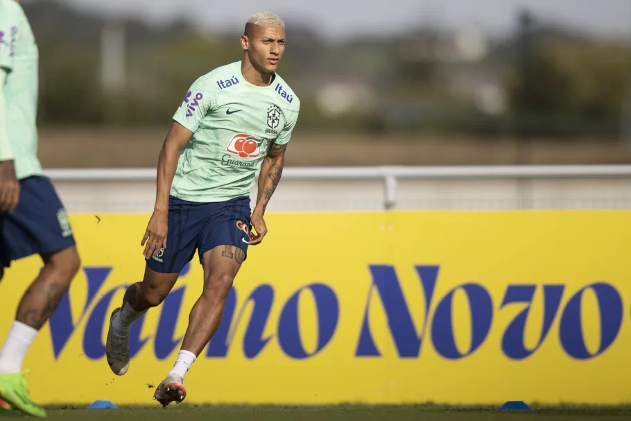 Tite convoca Pedro para deixá-lo no banco? Não entendo esse método