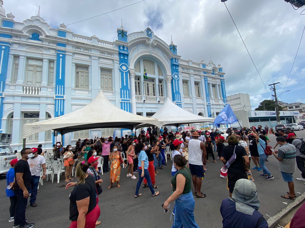 Justiça do RN aumenta multa após professores da rede municipal manterem greve em Natal