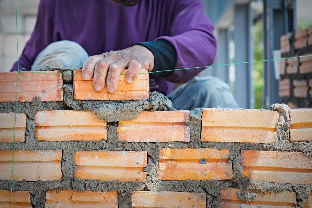 Quadrilha vestida como trabalhadores de construção faz arrastão em restaurante na Grande Natal