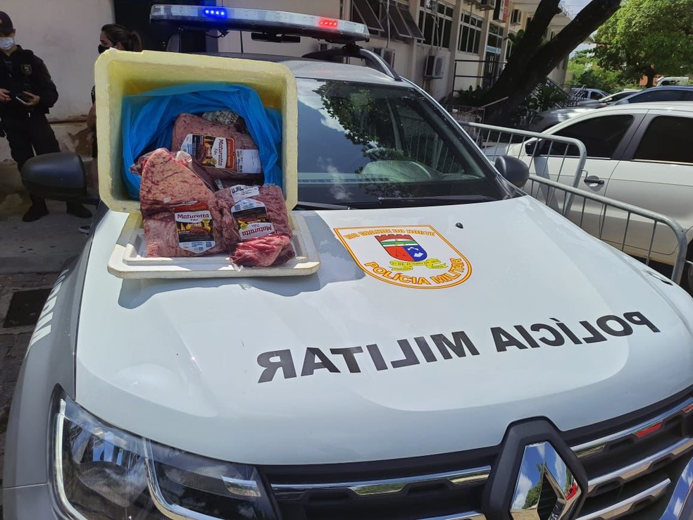 Advogada é presa após furtar quase R$ 1 mil em carnes em supermercados de Natal